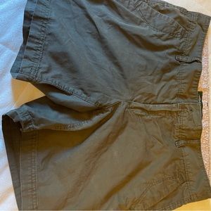 Eddie Bauer size 4 Olive green shorts